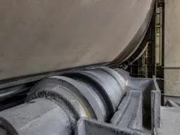 Graphite lubrication on a rotary kiln riding ring / roller track