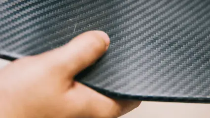 ¿Qué cualidades tiene la fibra de carbono?