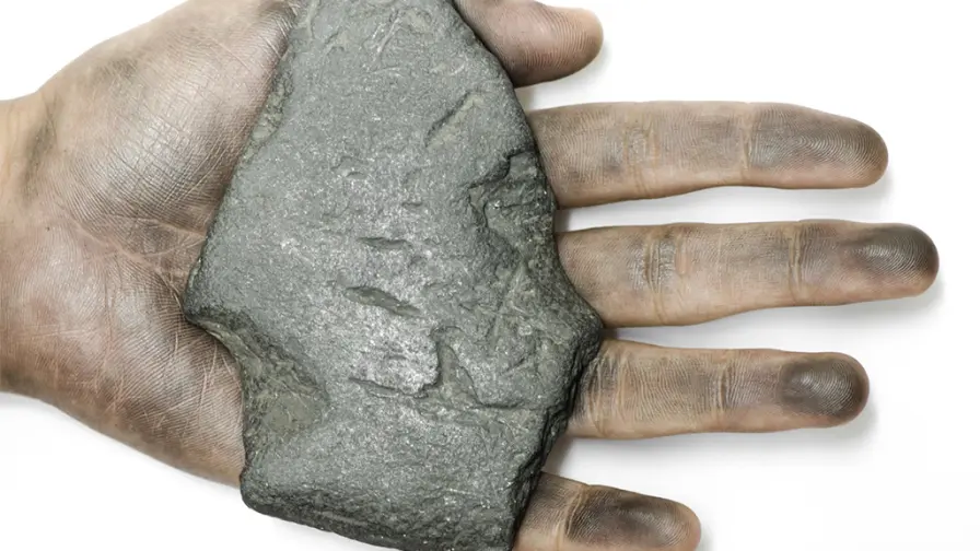 Characteristics and uses of the mineral graphite